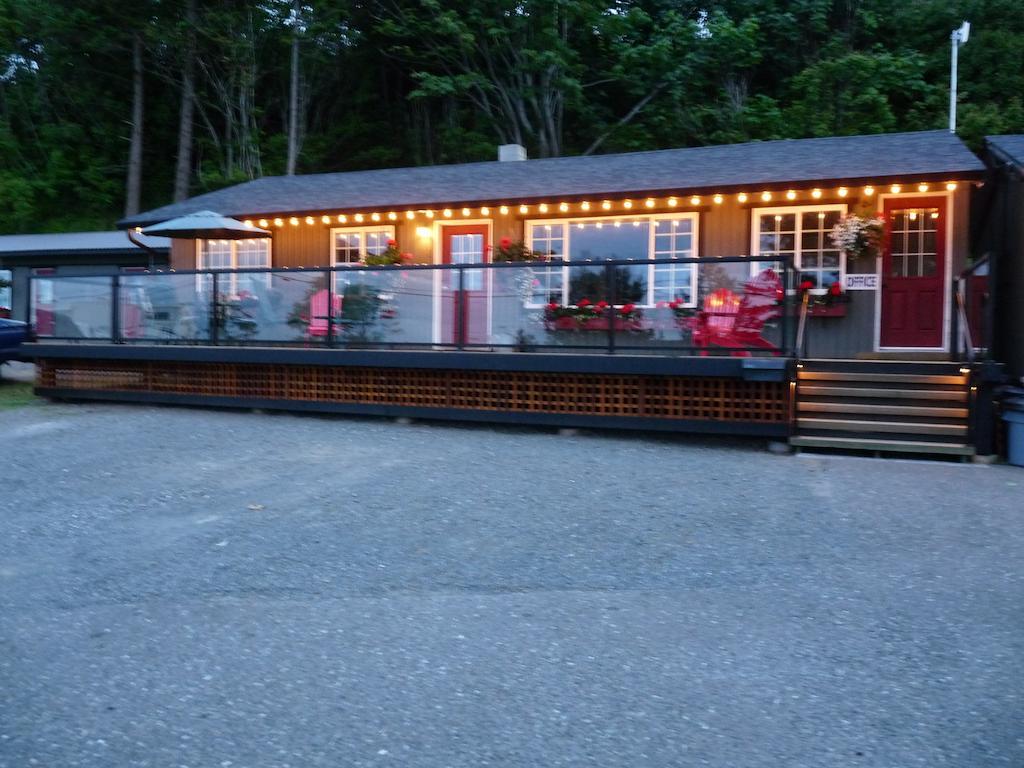 Driftwood By The Sea Inn Campbell River Exterior foto
