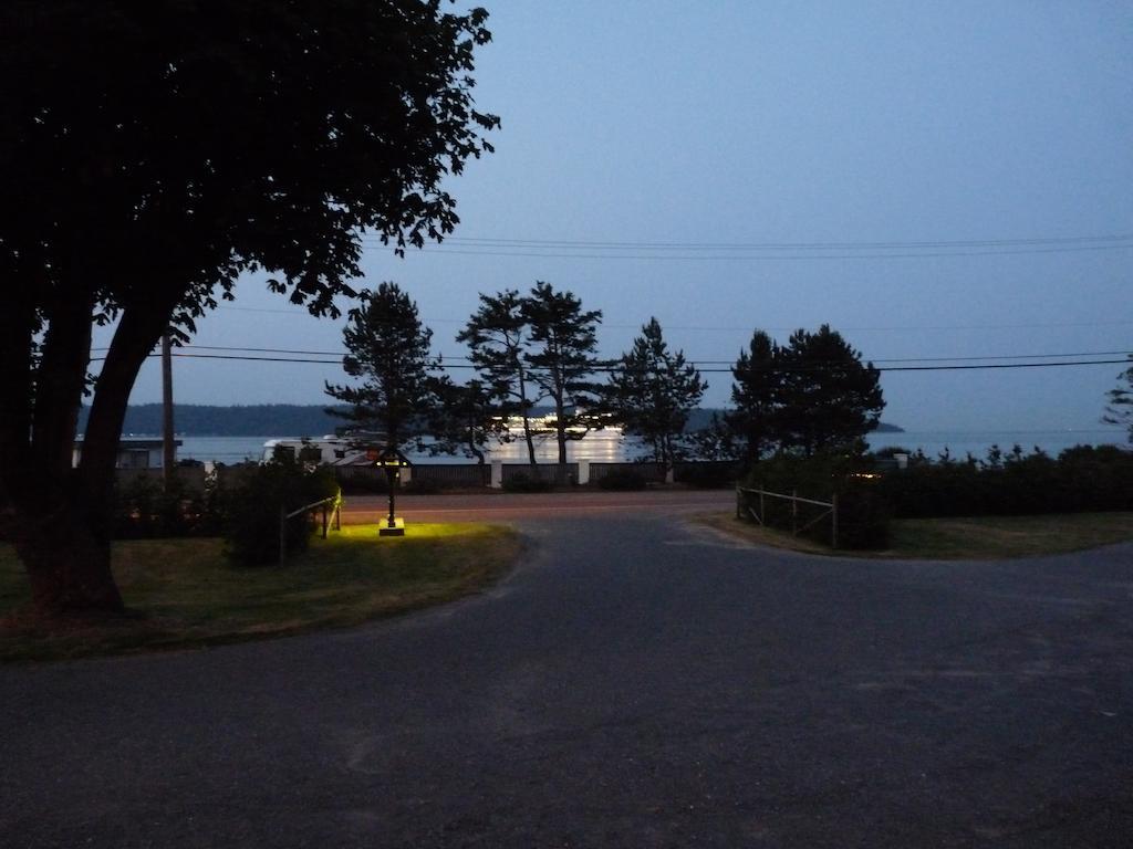 Driftwood By The Sea Inn Campbell River Exterior foto