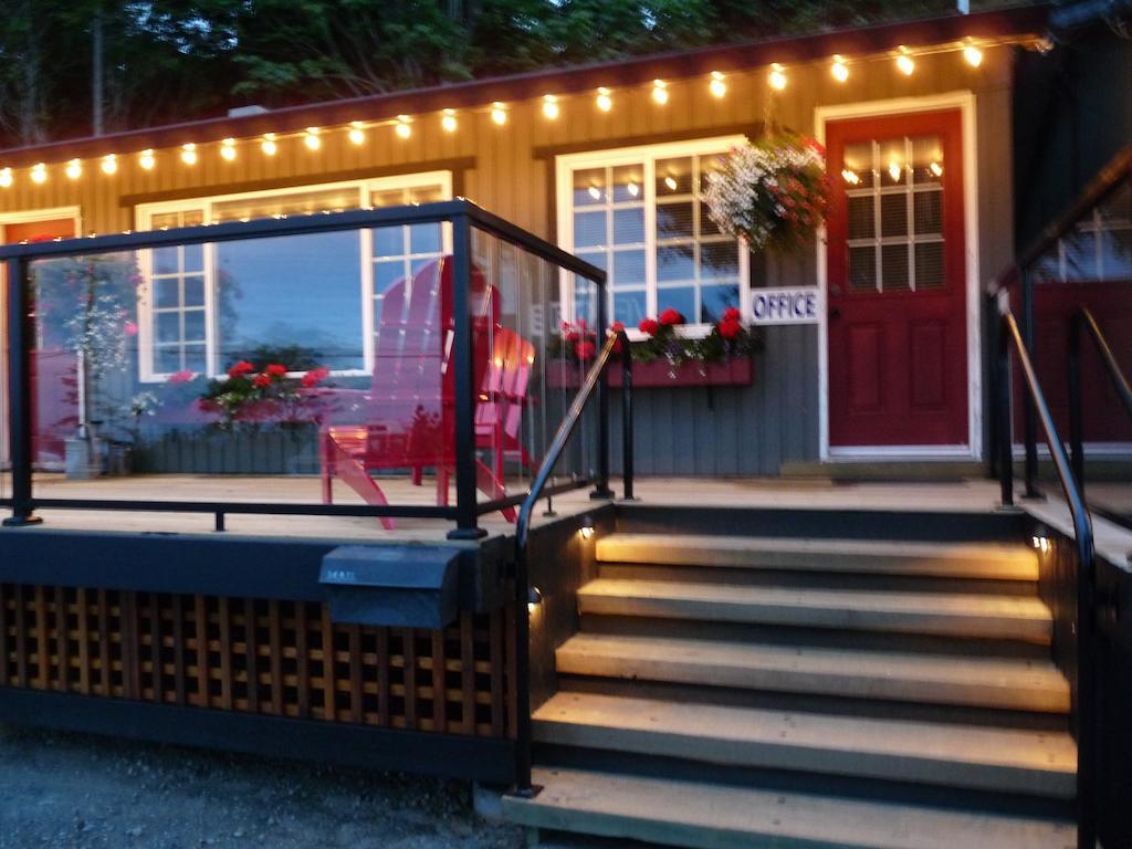 Driftwood By The Sea Inn Campbell River Exterior foto