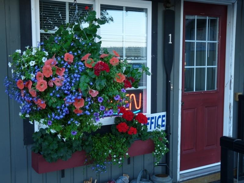 Driftwood By The Sea Inn Campbell River Exterior foto